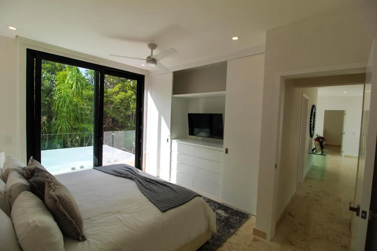 Bahia Principe Vacation Rentals - Four-Bedroom House Akumal