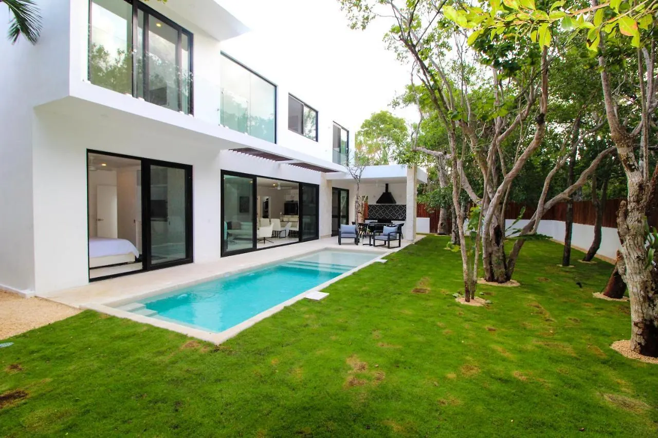 Bahia Principe Vacation Rentals - Four-Bedroom House Akumal